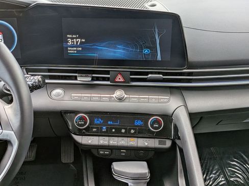 Certified 2024 Hyundai Elantra SEL w/ Convenience Package image 23