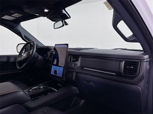 Used 2024 Ford Expedition Max Platinum image 32