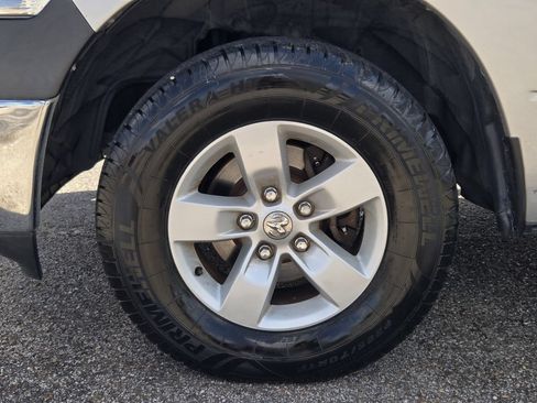 Used 2018 RAM 1500 Tradesman w/ Chrome Appearance Group AWD/4WD image 14