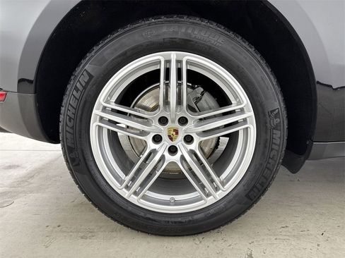 Certified 2021 Porsche Macan S image 16