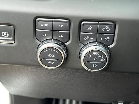Used 2024 GMC Sierra 1500 AT4 w/ Technology Package AWD/4WD image 36