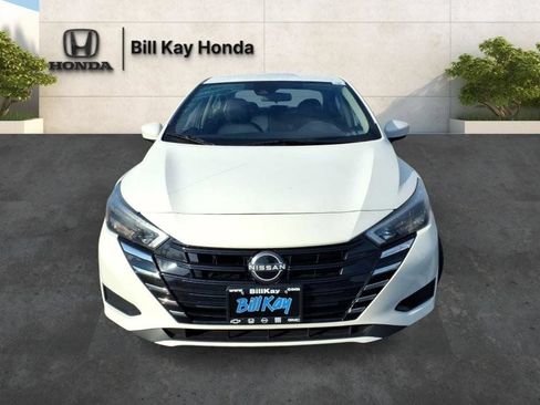 Used 2025 Nissan Versa SV FWD image 9