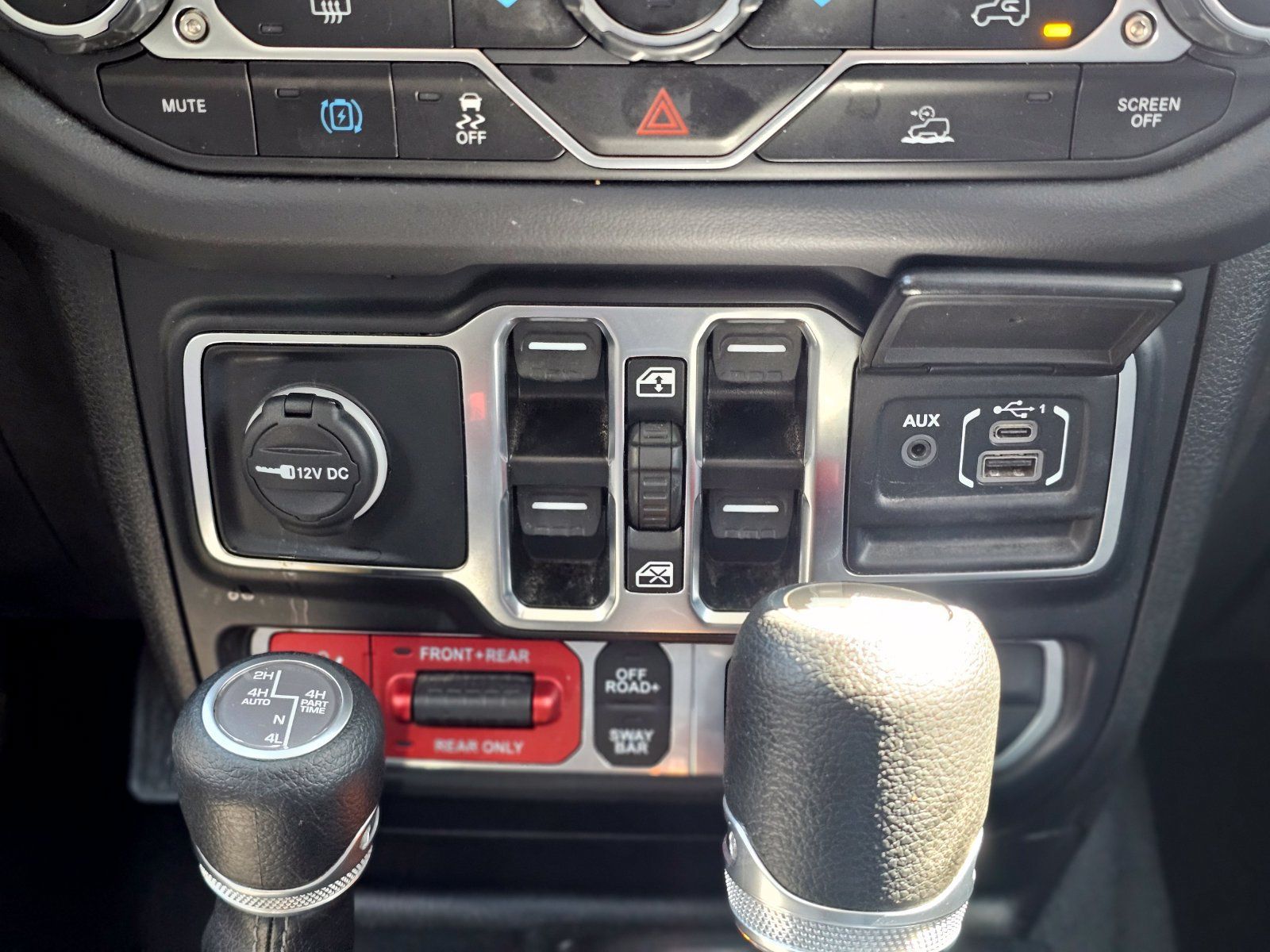 Used 2024 Jeep Wrangler Unlimited Rubicon 4xe AWD/4WD image 22