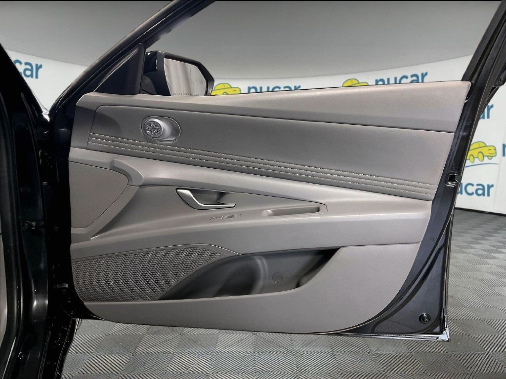 Used 2025 Hyundai Elantra SEL FWD image 12