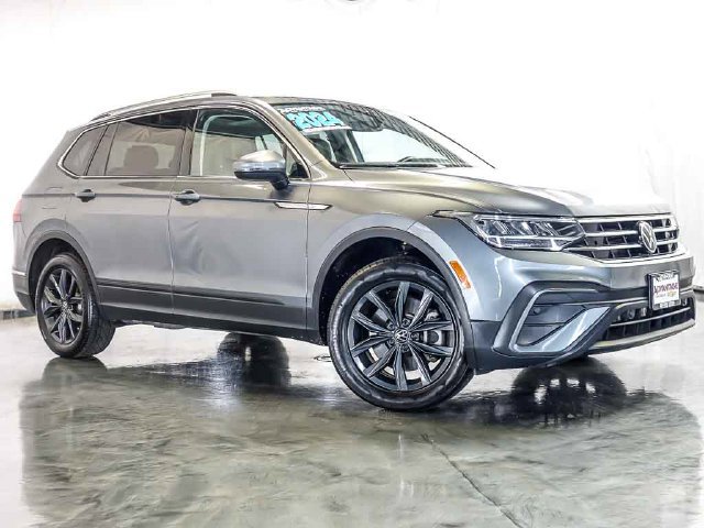 Used 2024 Volkswagen Tiguan SE FWD image 2