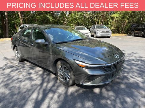 Used 2024 Hyundai Elantra SEL FWD image 1
