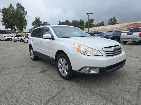 Used 2011 Subaru Outback 2.5i Premium w/ All-Weather Pkg image 3