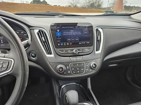 Used 2024 Chevrolet Malibu LT image 17