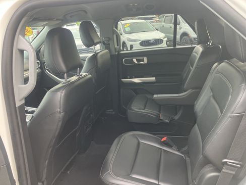 Used 2023 Ford Explorer XLT w/ Equipment Group 202A AWD/4WD image 15
