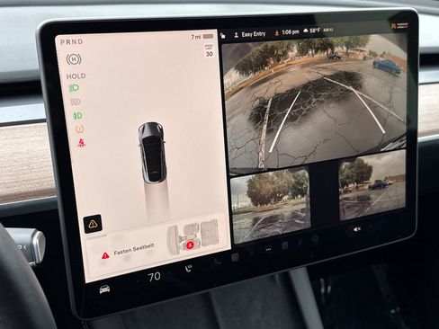 Used 2022 Tesla Model Y Long Range image 17