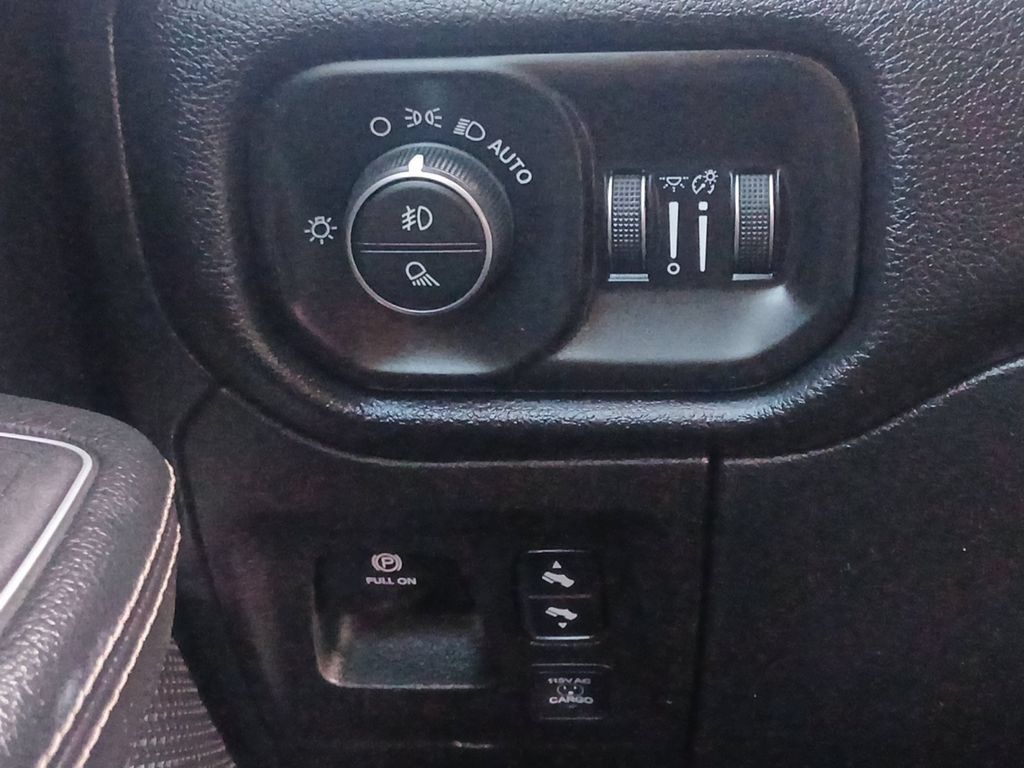 Used 2022 RAM 1500 Laramie AWD/4WD image 12