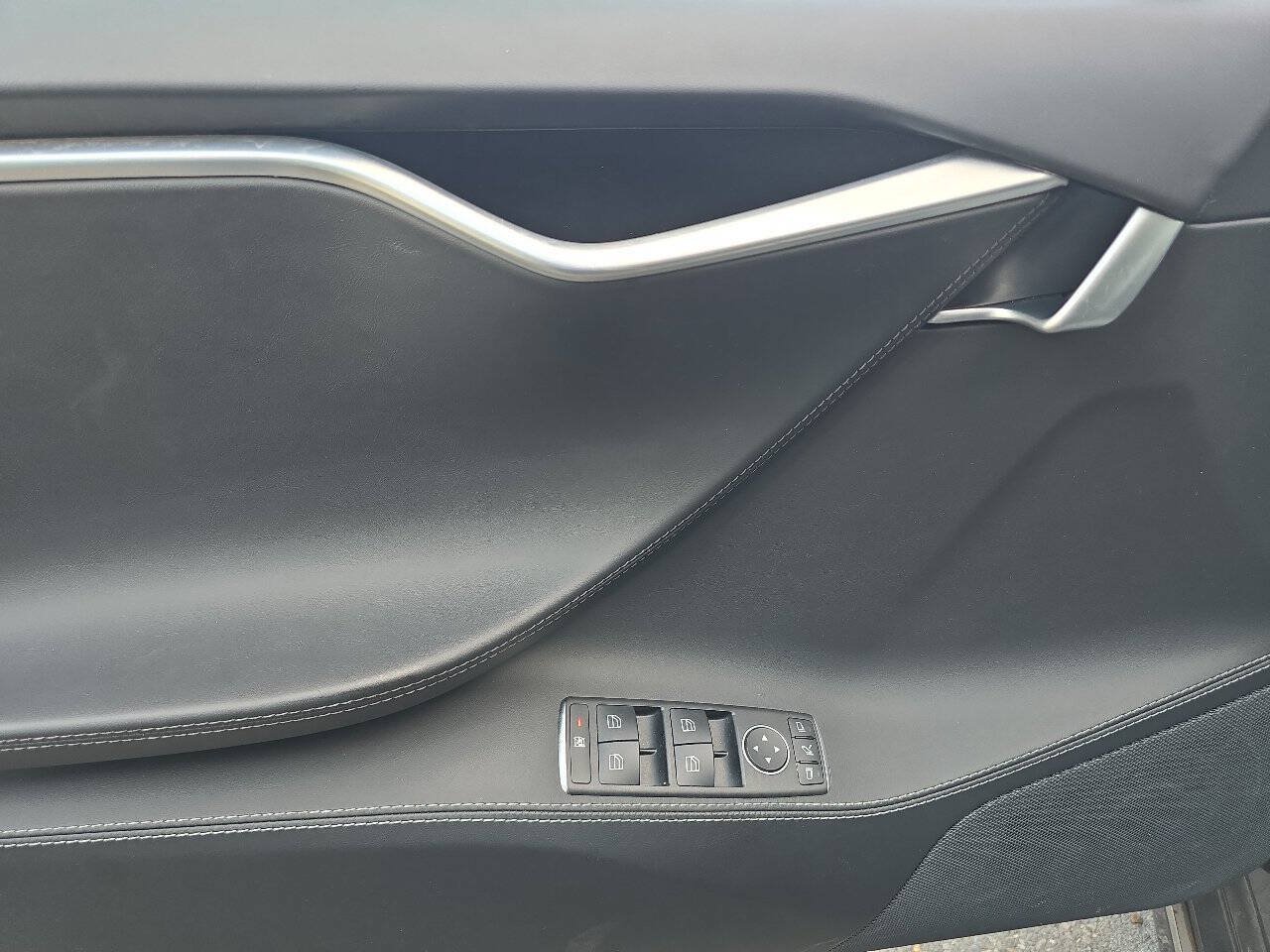 Used 2017 Tesla Model S 60 RWD image 10