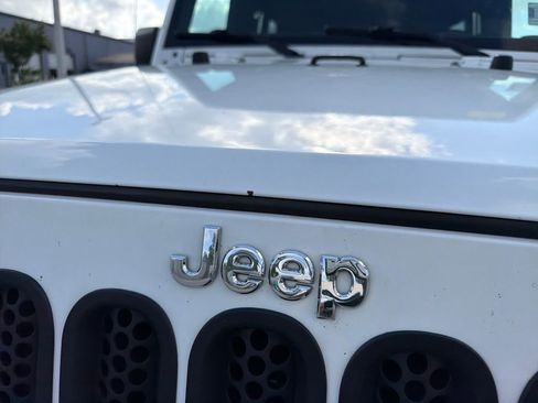 Used 2015 Jeep Wrangler Unlimited Sahara w/ Dual Top Group AWD/4WD image 13