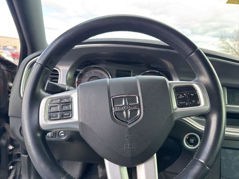 Used 2014 Dodge Charger SE image 9