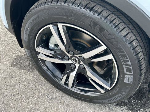 New 2026 Volvo XC40 B5 Core AWD/4WD image 9