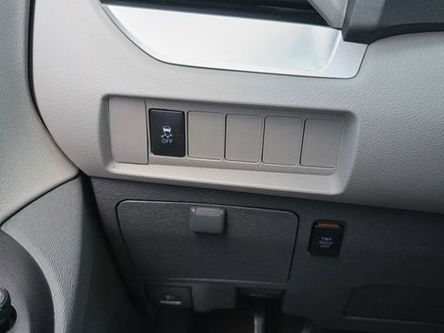 Used 2015 Toyota Sienna LE image 30