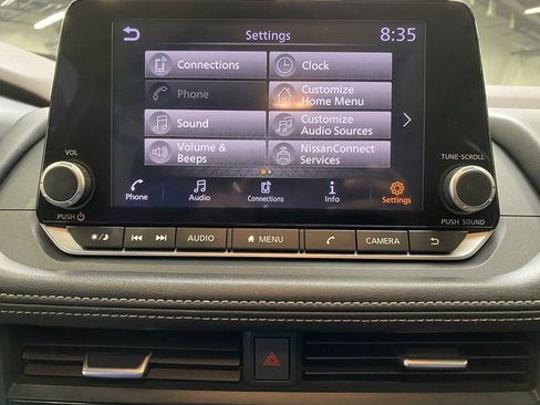 Used 2023 Nissan Rogue SV image 38