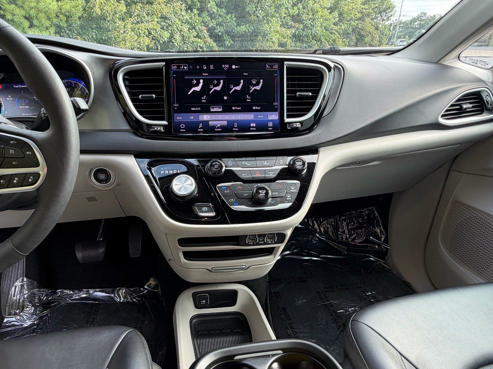 Used 2024 Chrysler Pacifica Touring-L FWD image 35