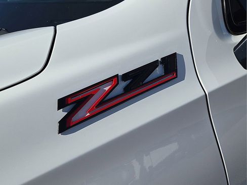 Used 2022 Chevrolet Tahoe Z71 image 11