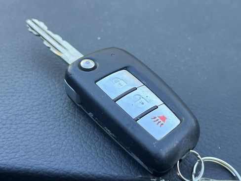 Used 2018 Nissan Rogue Sport S image 23