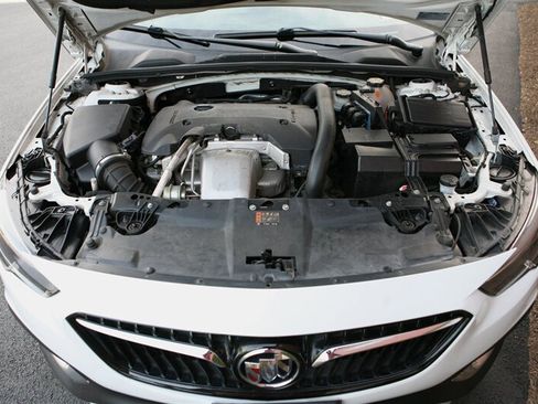 Used 2018 Buick Regal Preferred AWD/4WD image 7