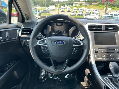 Used 2016 Ford Fusion SE FWD image 21