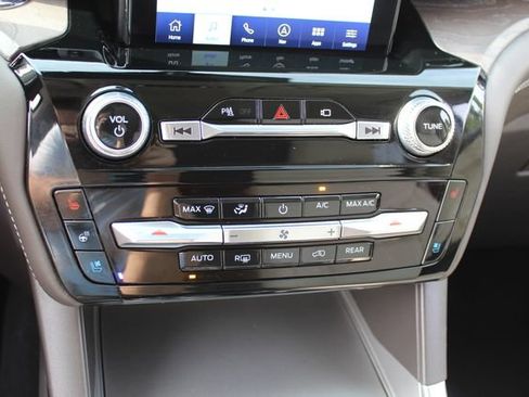 Used 2023 Ford Explorer Platinum w/ Technology Package AWD/4WD image 27
