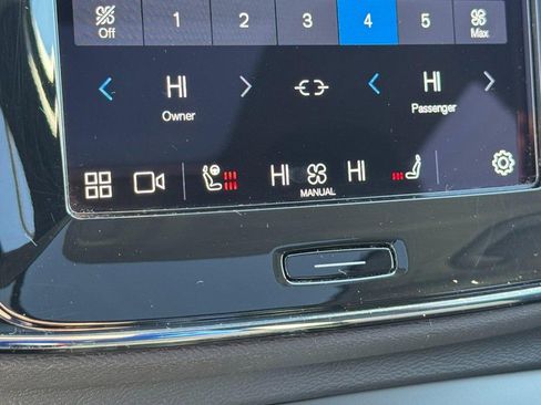 Certified 2025 Volvo XC40 B5 Core image 21