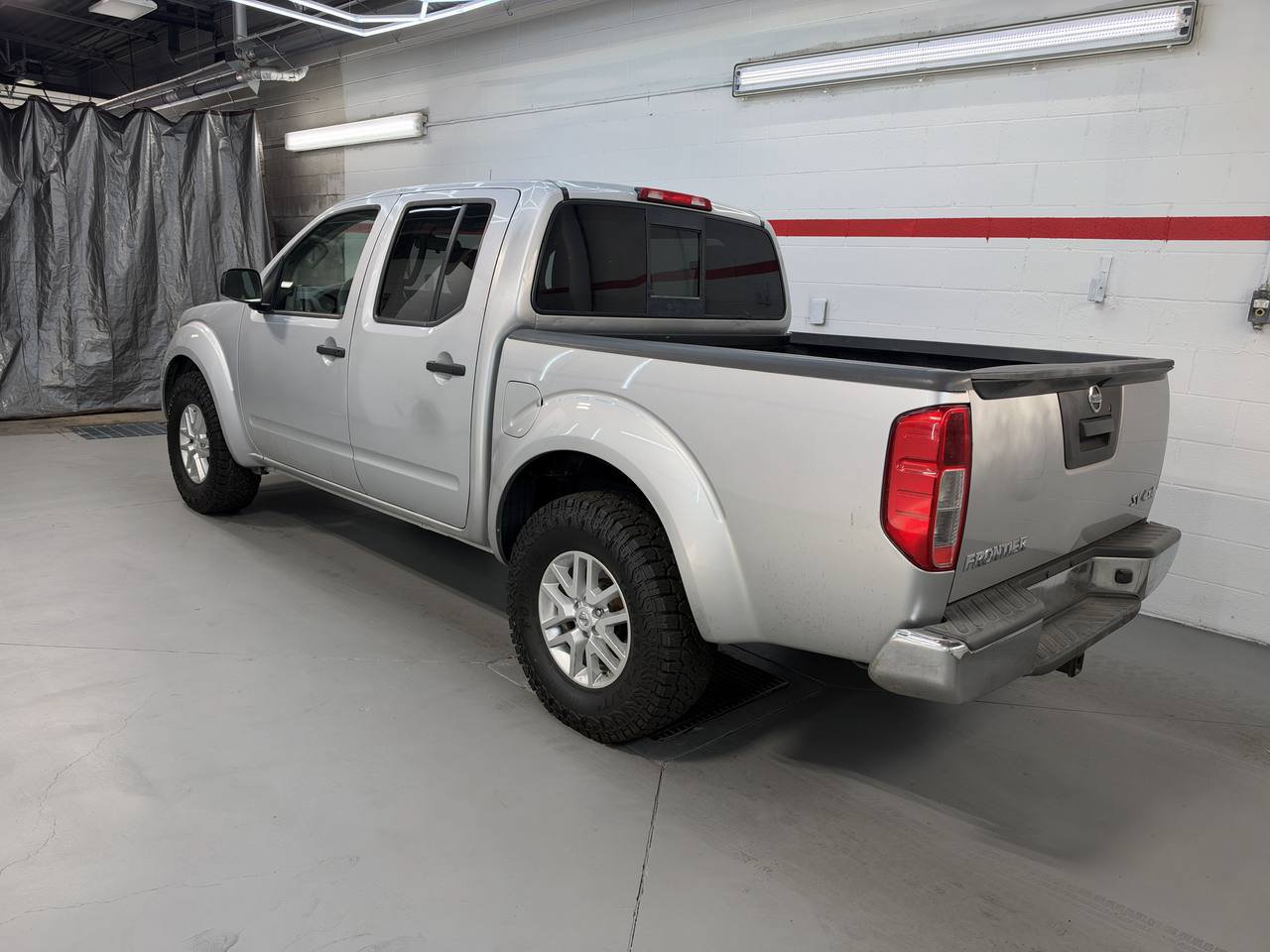 Used 2017 Nissan Frontier SV AWD/4WD image 3