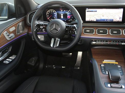 Used 2025 Mercedes-Benz GLS 450 4MATIC image 31
