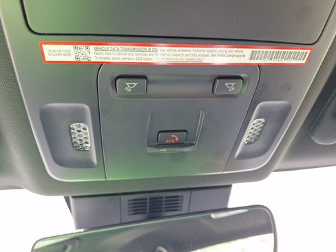 Used 2025 Toyota Camry SE image 29