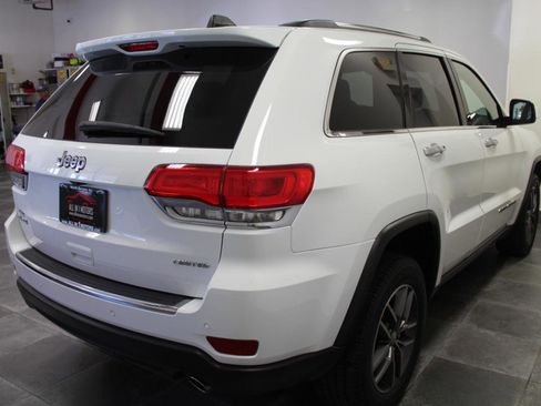 Used 2017 Jeep Grand Cherokee Limited AWD/4WD image 6