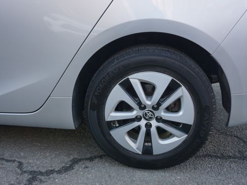 Used 2016 Toyota Prius Two image 6