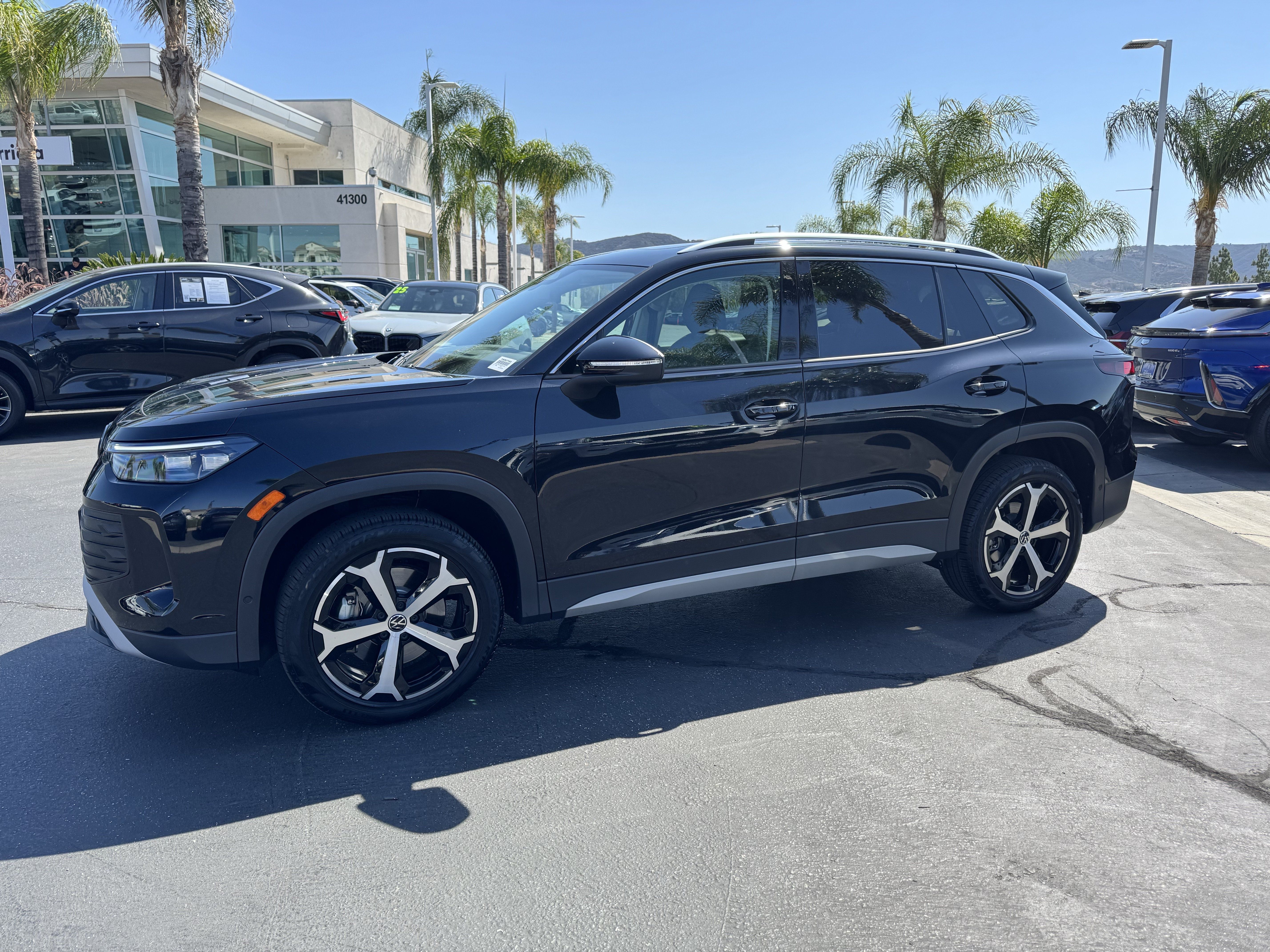 Certified 2025 Volkswagen Tiguan SE AWD/4WD image 6