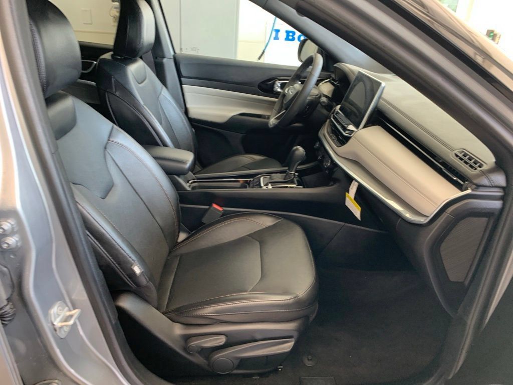 Used 2023 Jeep Compass Limited AWD/4WD image 19