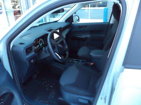 Used 2024 Ford Maverick XL image 2