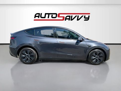 Used 2024 Tesla Model Y Long Range AWD/4WD image 8
