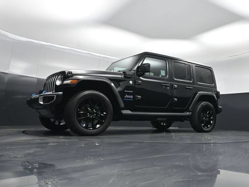 Used 2023 Jeep Wrangler Unlimited Sahara AWD/4WD image 37