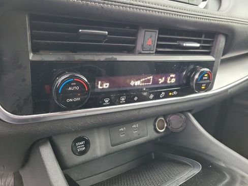 Used 2024 Nissan Rogue SV FWD image 30