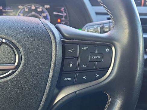 Used 2020 Lexus UX 250h 250h Base w/ Premium Package image 23