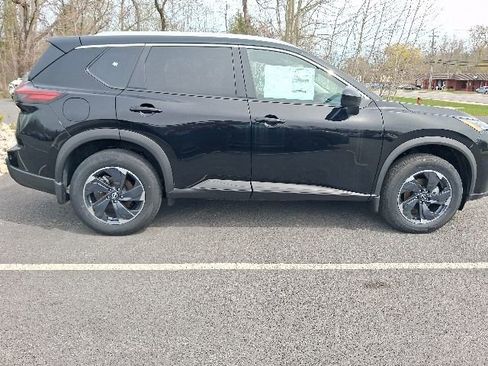New 2026 Nissan Rogue SV w/ SV Premium Package AWD/4WD image 4
