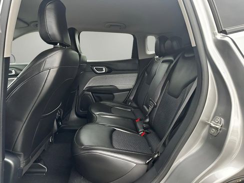 Used 2022 Jeep Compass Latitude image 15