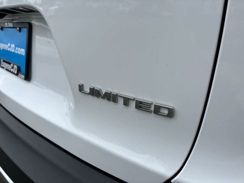 Used 2022 Jeep Cherokee Limited image 5