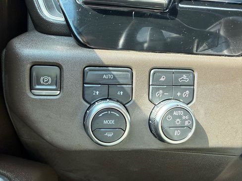 Used 2022 GMC Sierra 1500 SLT w/ SLT Premium Plus Package AWD/4WD image 30