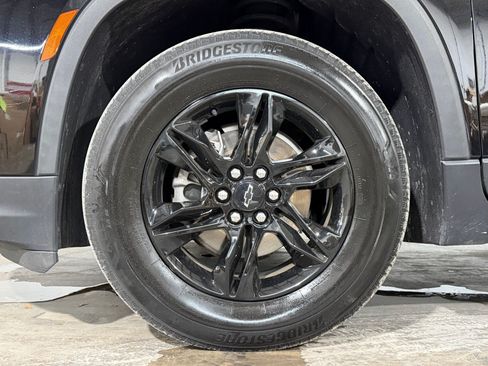 Used 2023 Chevrolet Traverse LT FWD image 10