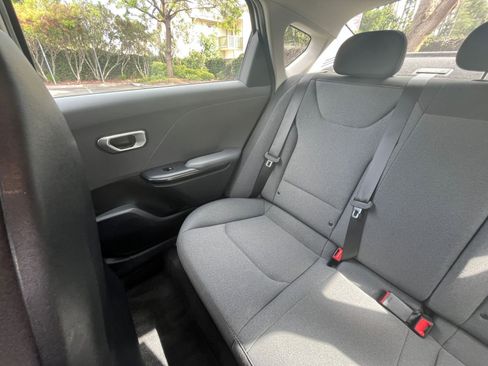 Used 2025 Kia K4 LXS image 38