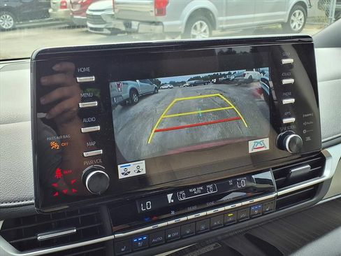 Used 2022 Toyota Sienna Limited FWD image 16