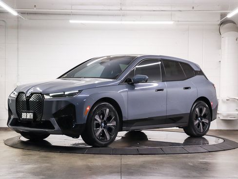 Used 2024 BMW iX xDrive50 w/ Premium Package AWD/4WD image 3