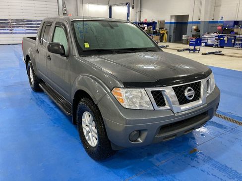 Used 2019 Nissan Frontier SV image 1