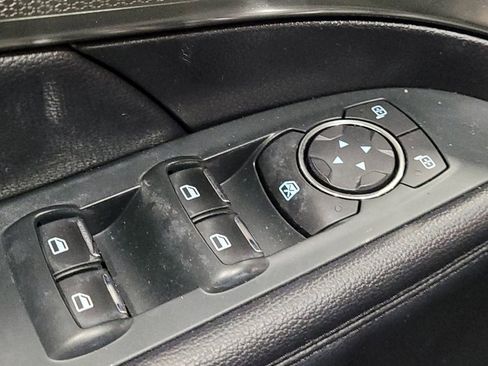 Used 2018 Ford Explorer XLT image 27